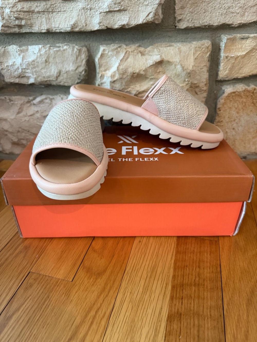THE FLEXX Wilma Lather Gold Woven Sandals